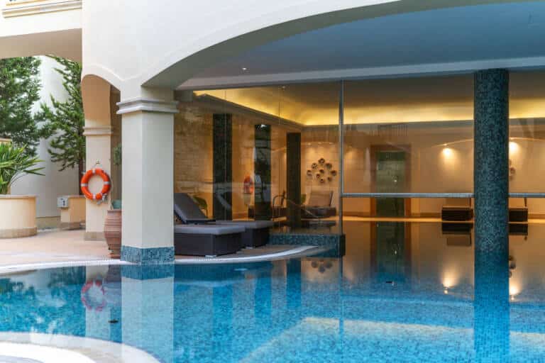 AH Hotel Innenpool