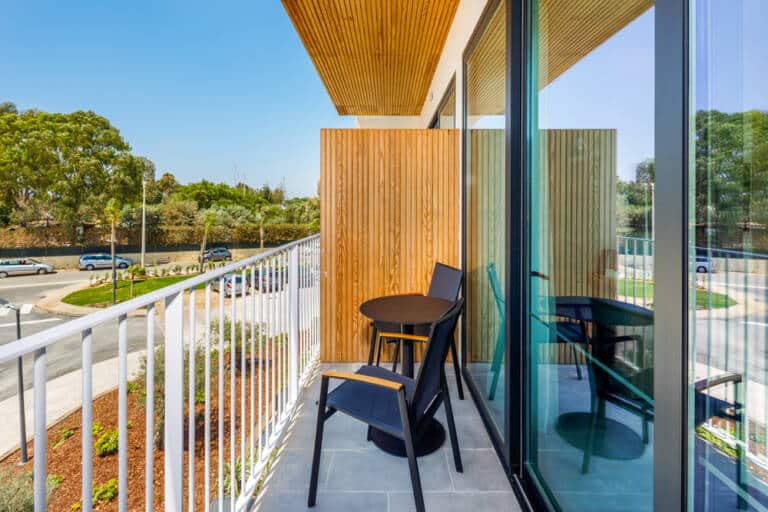 classic-room-balcony