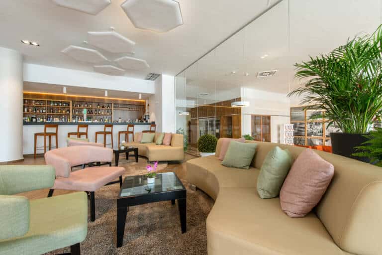 LOBBY (2)