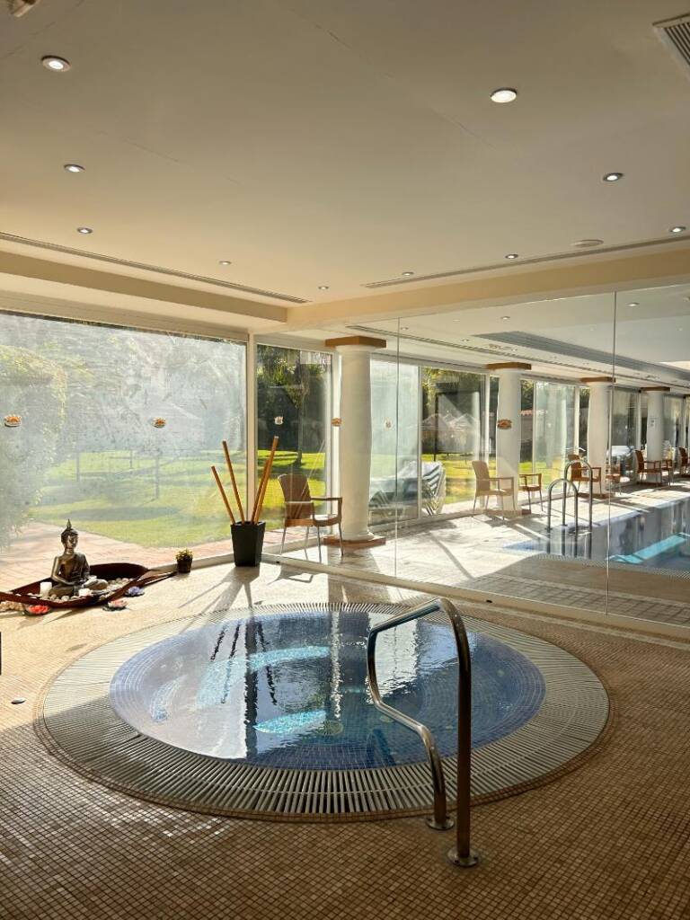 Monarque-Cendrillon-jacuzzi