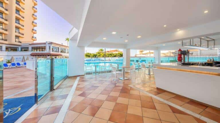 globales-gardenia-bar-piscina-2