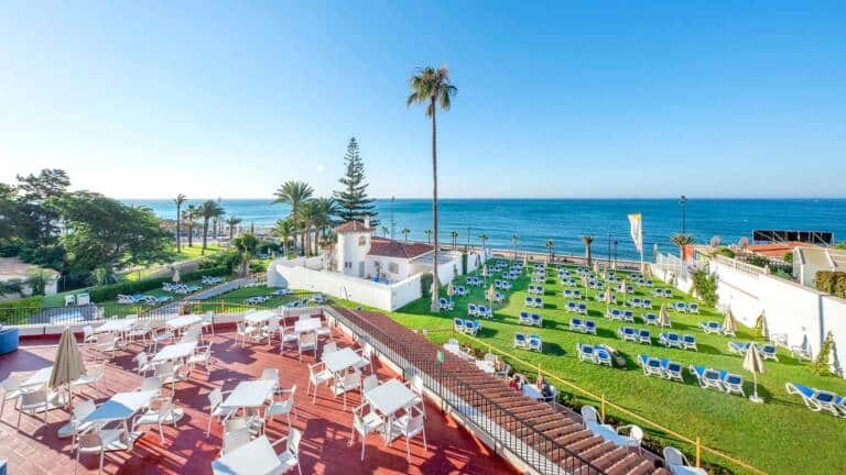 globales-gardenia-terraza-hamacas-vista-mar