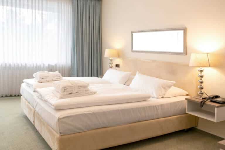 codoma_Amtsheide Golfhotel Zimmer 302 Doppelbett_Original (kommerz