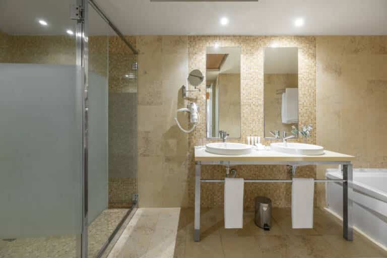 Bath Room Junior _ Suite