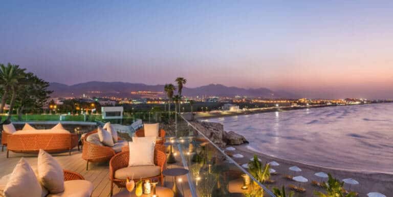 crowne-plaza-muscat-5782772383-2x1 (1)