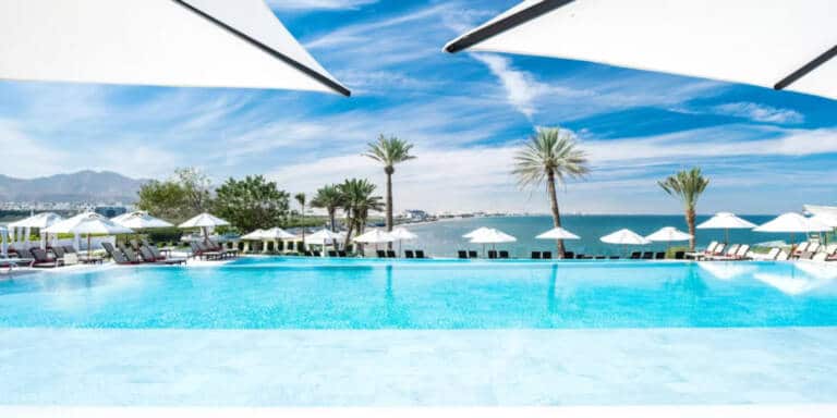 crowne-plaza-muscat-5782772992-2x1