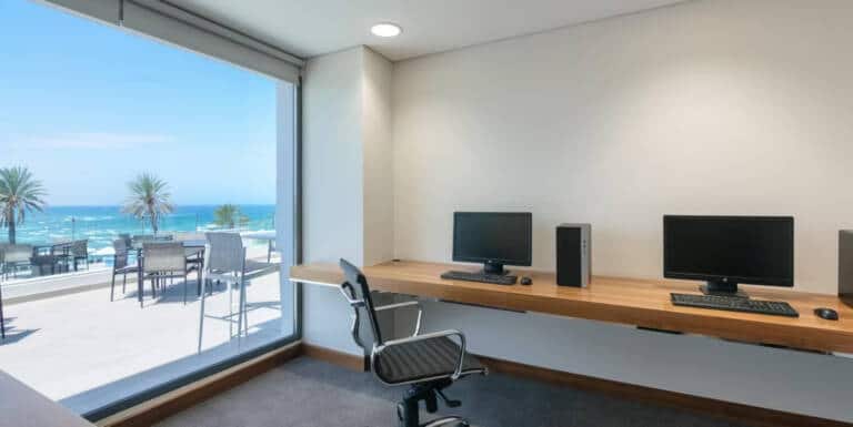 crowne-plaza-muscat-8717624428-2x1