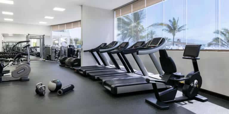 crowne-plaza-muscat-8729977029-2x1