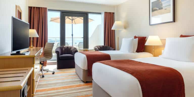 crowne-plaza-muscat-8736329403-2x1