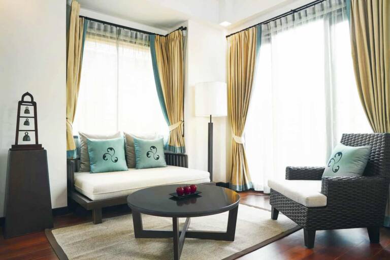 Room-Junior-Suite-Living-room-s