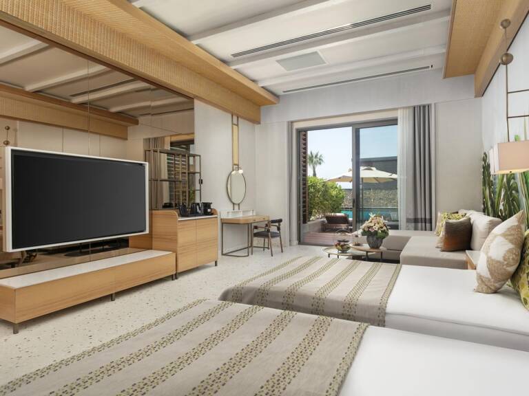 064-cullinan-belek-lagoon-beach-swim-up_standard