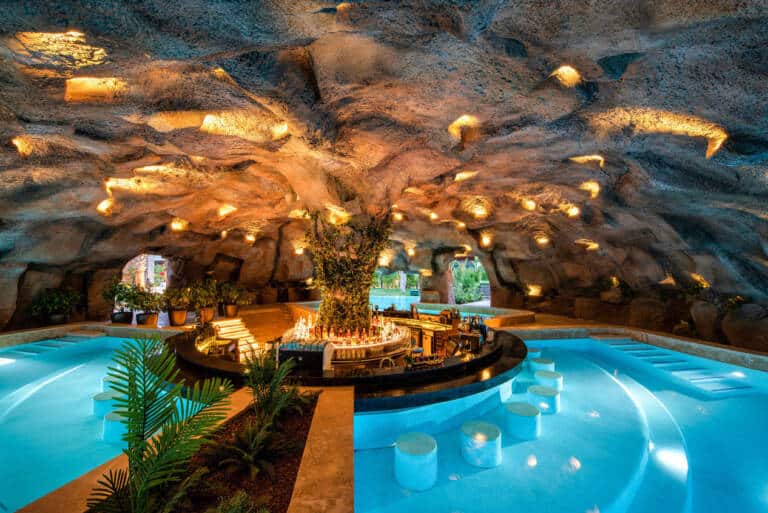 RegnumCarya_Amber_Cave_Bar-1(1)