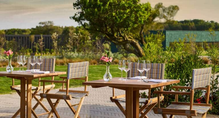 tivoli_estela_golf_lodges_greens_restaurant_outdoor_detail