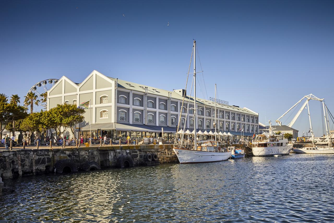 Victoria & Alfred Hotel an der V&A Waterfront in Kapstadt mit Blick auf den Tafelberg