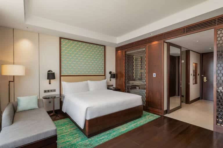 daddvhi-king-bedroom-3-