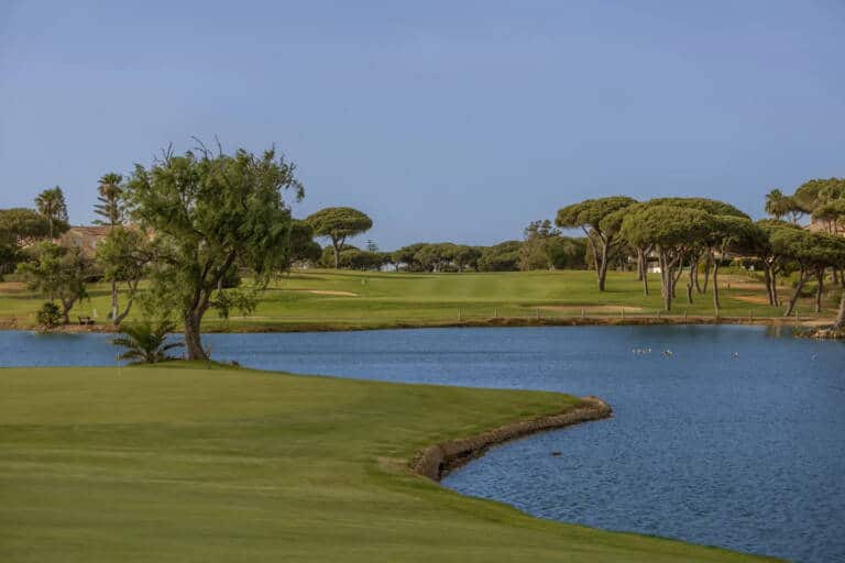 Real-Novo-Sancti-Petri-Golf-Course-in-Andalusian-.-Campo-de-Golf-en-Cadiz